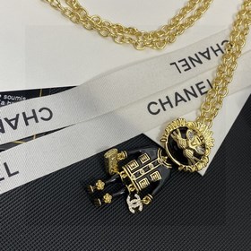 Chanel Черное колье Cat People с индивидуальным дизайном привлек