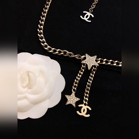 Ожерелье Chanel с двойным C из латуни. Оригинальный дизайн. Высок
