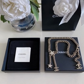 Ожерелье Chanel с двойным C из латуни. Оригинальный дизайн. Высок
