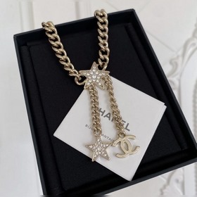 Ожерелье Chanel с двойным C из латуни. Оригинальный дизайн. Высок