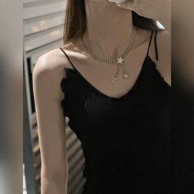 Ожерелье Chanel с двойным C из латуни. Оригинальный дизайн. Высок