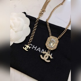 Новинка： ожерелье Chanel Новое колье-чокер Chanel с двойным симво