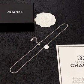 Xiao Hongshu рекомендует новую модель серебряного колье Chanel с 