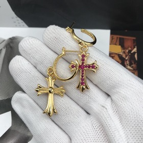 Chrome Hearts Золотые серьги с розовыми бриллиантами