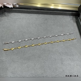 Браслет с крестом из материала V Gold 5140, символ вечной любви. 