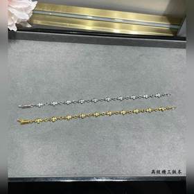 Браслет с крестом из материала V Gold 5140, символ вечной любви. 