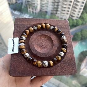 Специальная версия Chrome Hearts с тигровым глазом и множеством э