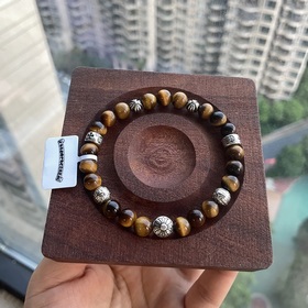Специальная версия Chrome Hearts с тигровым глазом и множеством э