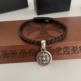 Специальная версия Chrome Hearts с поворотным кулоном виде креста