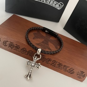 Специальная версия Chrome Hearts с крестом, инкрустированным брил