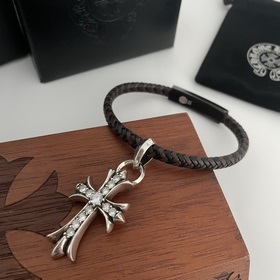 Специальная версия Chrome Hearts с крестом, инкрустированным брил