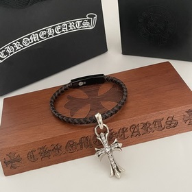 Специальная версия Chrome Hearts с крестом, инкрустированным брил