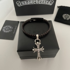 Специальная версия Chrome Hearts с крестом, инкрустированным брил