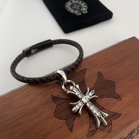 Специальная версия Chrome Hearts с крестом, инкрустированным брил