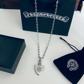 Chrome Hearts Классический ретро-кулон в форме щита с 8-образным 