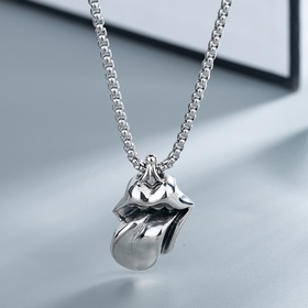 Ожерелье Kro Heart. При нормальном ношении не выцветает. Высокое