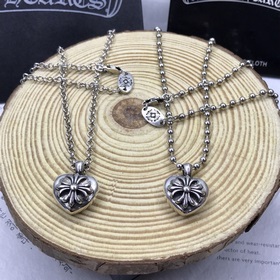 Chrome Hearts Кросс-сердце с черным крестом на цепочке.