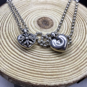 Chrome Hearts Кросс-сердце с черным крестом на цепочке.
