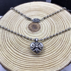 Chrome Hearts Кросс-сердце с черным крестом на цепочке.