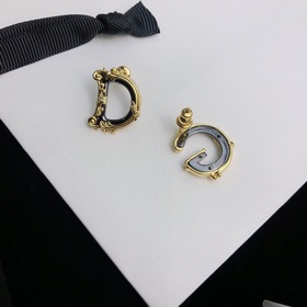 Новинка Dolce&Gabbana Дукабана, экстравагантные серьги с поди