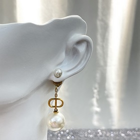 Код E524 07140 8160  Превосходные серьги DIOR в наличии Новые м