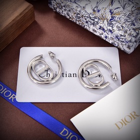 Dior 2023 новинка. Новинка от Dior, любимая всеми ведущими бренда
