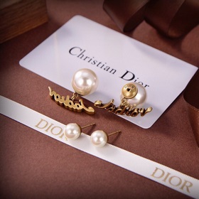 Оригинальные новые серьги-гвоздики DIOR с буквой DIOR, изготовлен