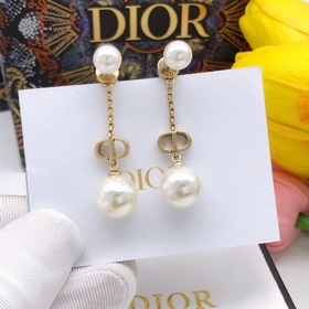 Номер DED0018 Chanel CD Серьги с бахромой из жемчужин Размер： 925
