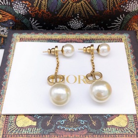 Номер DED0018 Chanel CD Серьги с бахромой из жемчужин Размер： 925