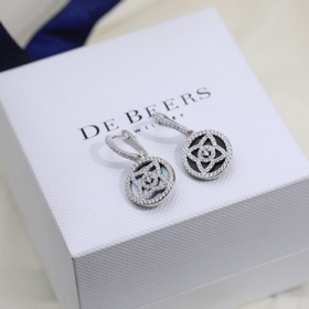 [92150 90] Потрясающие новые серьги DE BEERS с квадратными брилли
