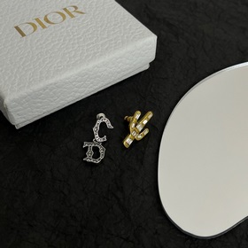Dior, подержанные серьги, новые в магазине, подлинные, из латуни,
