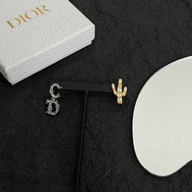Dior, подержанные серьги, новые в магазине, подлинные, из латуни,