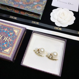 Новые популярные серьги-гвоздики Dior, синхронизированные с офици