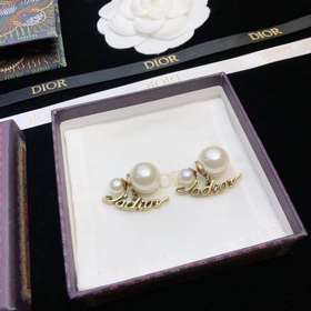 Новые популярные серьги-гвоздики Dior, синхронизированные с офици