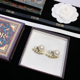 Новые популярные серьги-гвоздики Dior, синхронизированные с офици