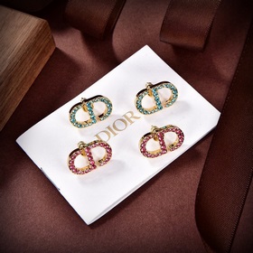 Новые серьги DIOR от Dior; качество, соответствующее фирменным ма