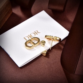 Новые серьги DIOR от Dior; качество, соответствующее фирменным ма
