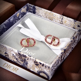 Новые серьги DIOR от Dior; качество, соответствующее фирменным ма