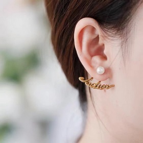 Оригинальные новые серьги-гвоздики DIOR с буквой DIOR, изготовлен
