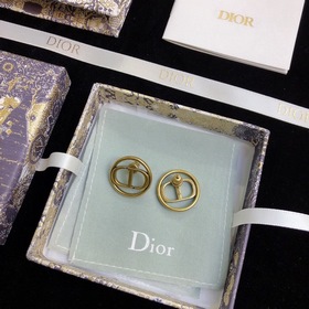 Dior Бусины с буквой CD Новинка в магазине. Невероятно красивые, 