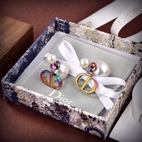 Новые серьги Dior CD с буквами из жемчуга, новинка в магазинах, н