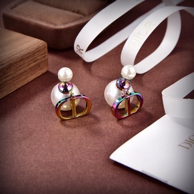 Новые серьги Dior CD с буквами из жемчуга, новинка в магазинах, н