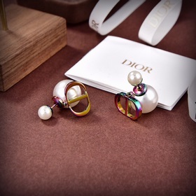 Новые серьги Dior CD с буквами из жемчуга, новинка в магазинах, н