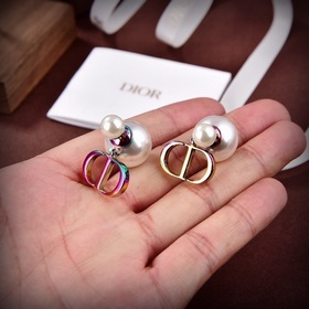 Новые серьги Dior CD с буквами из жемчуга, новинка в магазинах, н