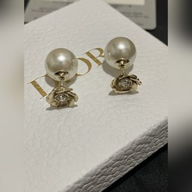 0 080 Высокие серьги-гвоздики «Жемчужные цветы» — это очень милые