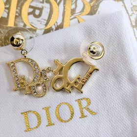 Популярный товар от Dior： модные серьги-гвоздики с бахромой из кр