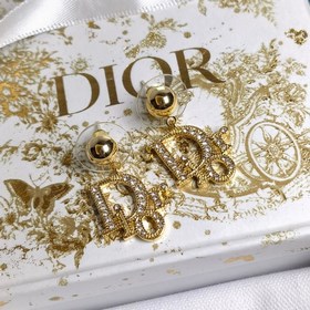 1880  Популярный товар от Dior. Модные серьги-гвоздики с кристал