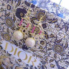 1880140  Популярный товар от Dior： модные серьги-гвоздики с цвет