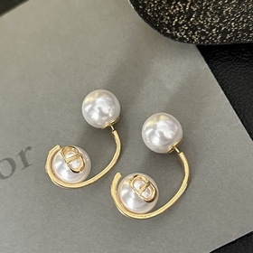 1880 Популярный товар от Dior： модные серьги-гвоздики с полукруг