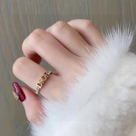 Кольцо Dior с буквами, полностью инкрустированное бриллиантами Ед